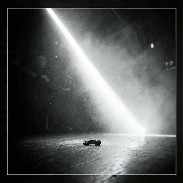 Til the white beams cut the dark – DJ Solano, okładka