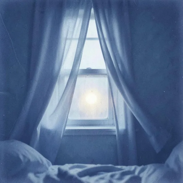 Hold the 2 A.M. – Cyro Solace, okładka
