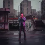 Między rdzą a neonem — Stara Zmiana cover art